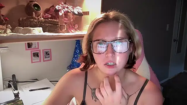 MUSCLEMOMMY1365 live