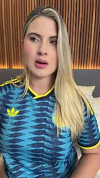 EmiilyAdams_ live