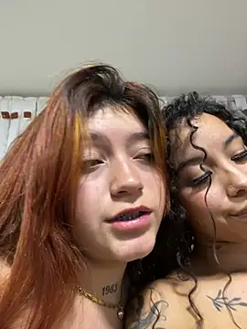 Karina_Leon live