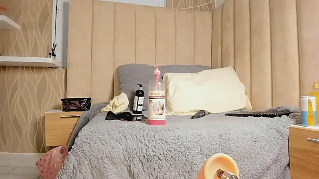 NhoanBrunette live
