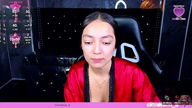 Cinnamon_b live