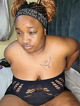 TheeNicole live