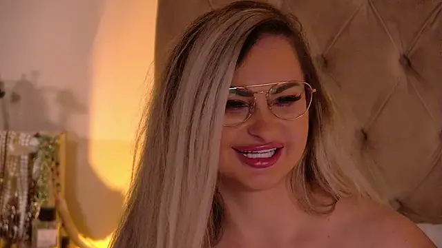 Denisse_Perry live