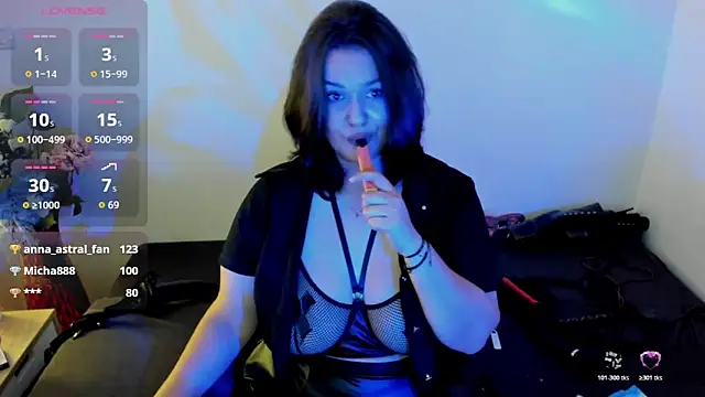 Laura_sinner live