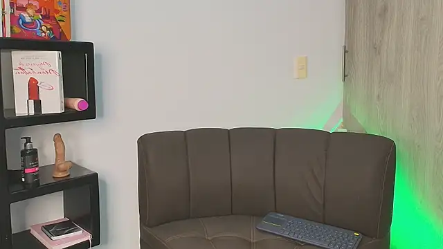 NaughtyxNicolle live