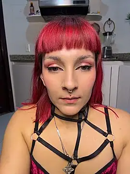 Amelie-RedHoney live