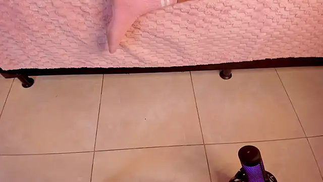 Ellie-Bite live