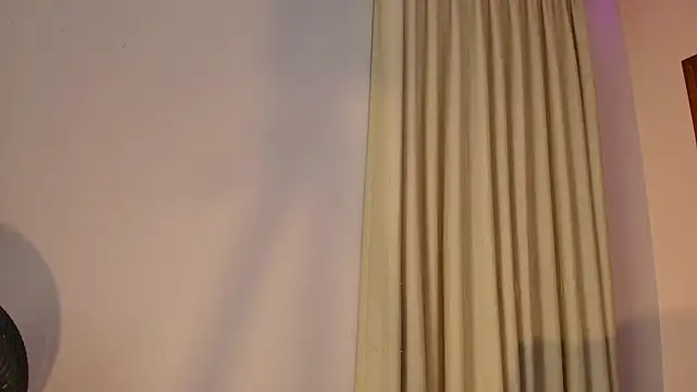 AntonellaHall_ live