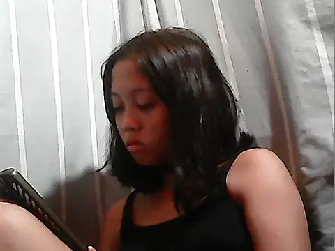 Yours_AsianPinayGirl18 live