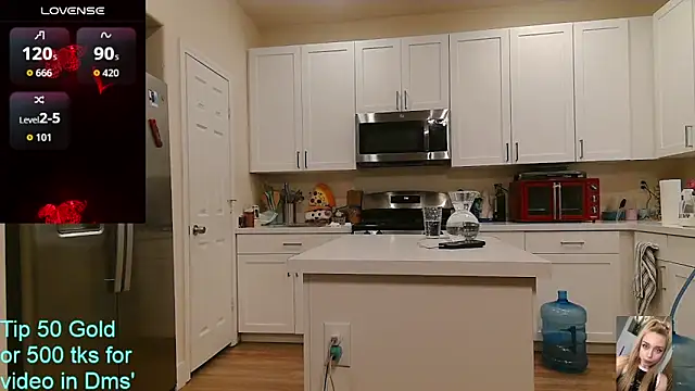 Blondiewithanass live