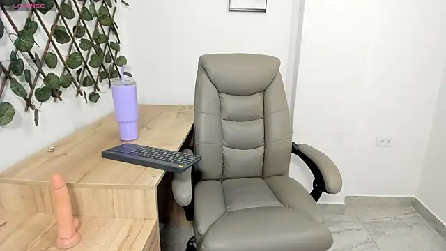 Madeleine__w live