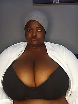 ChubbyLucia live