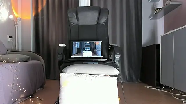 emy_lovee live
