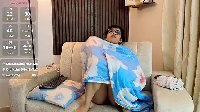 Laena_Castillo live