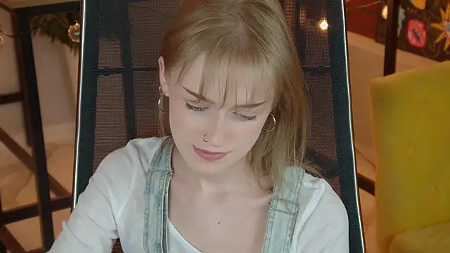 KiraMontoya live