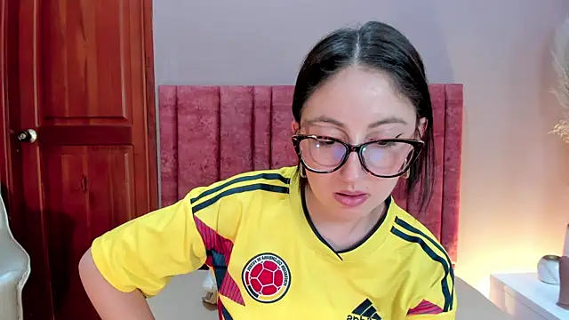 Emilywatsonn live