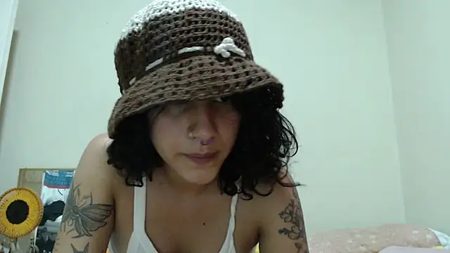 AlinaWoolf_ live