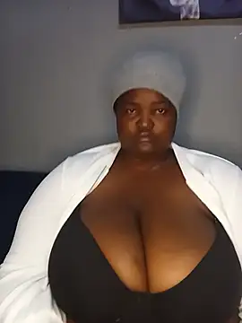 ChubbyLucia live