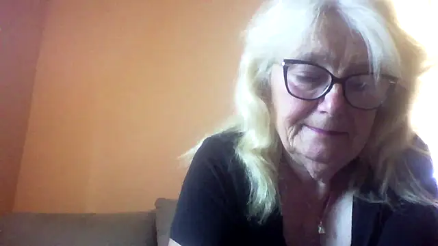 AmyLove353 live