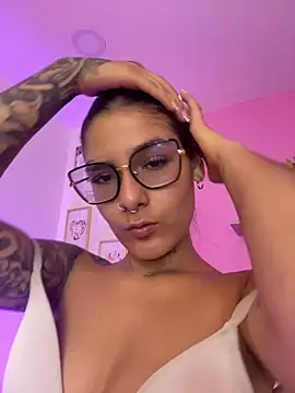 LauraRaider live