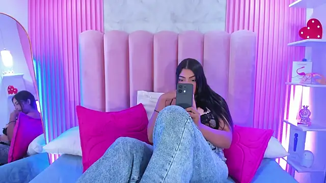 ArianaRougee live