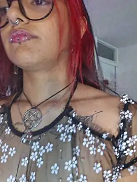 carolinerue live