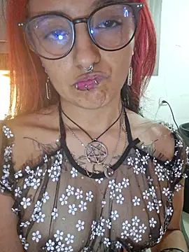 carolinerue live