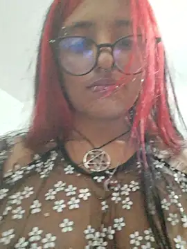carolinerue live