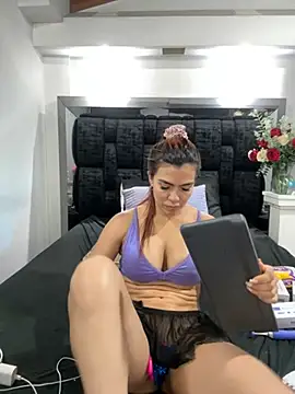 Arianna_Jones1 live