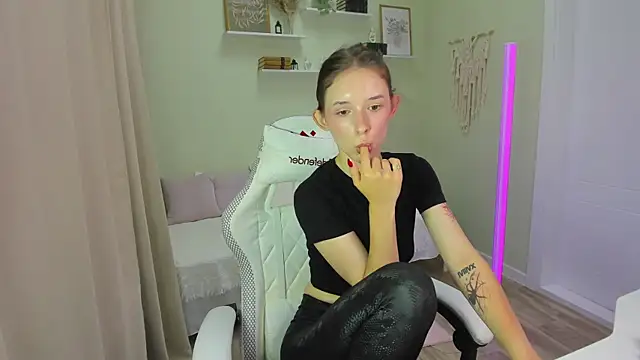 AnnaOddy live