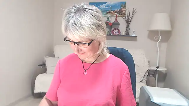 FleurMays live