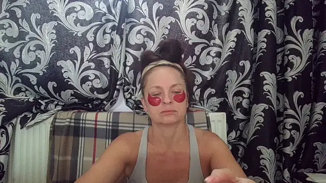 LindaStarS live