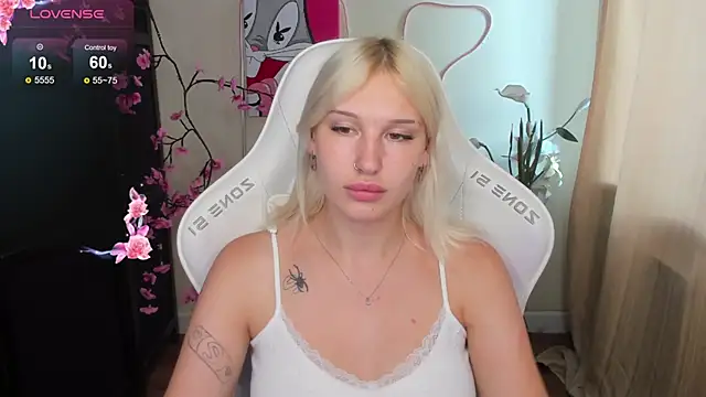 EvelinaLuu live