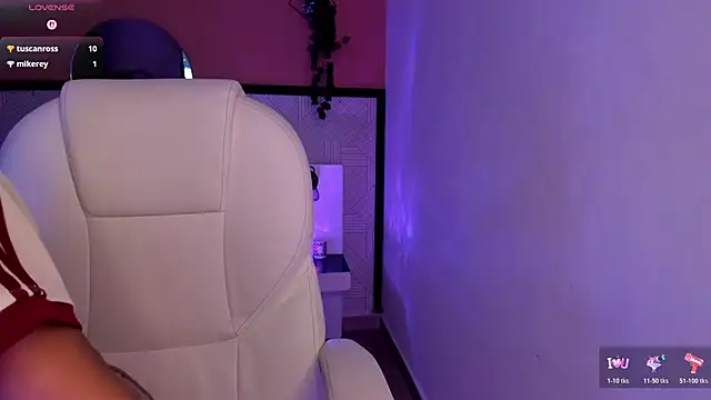 Gigi_Strawberry live