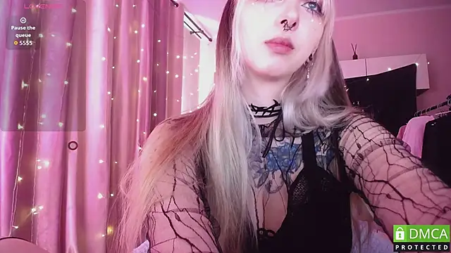 JustMeowGirl live