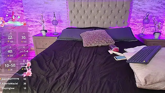 Sasha_Larsen live