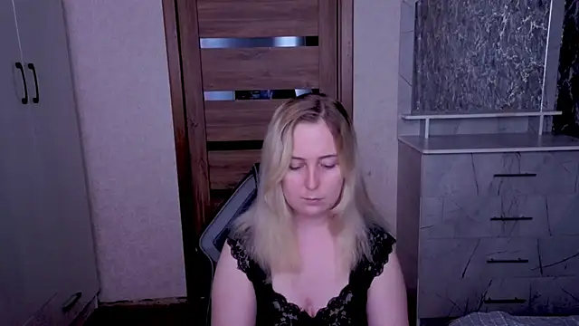 Kristy-Max live