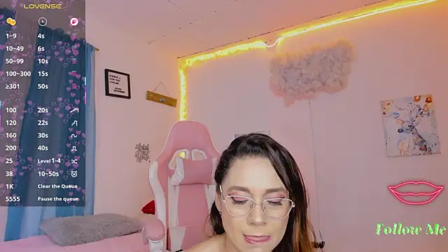 milfAaura live