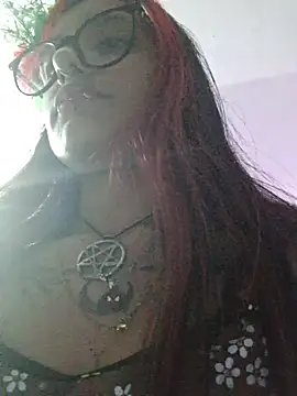 carolinerue live