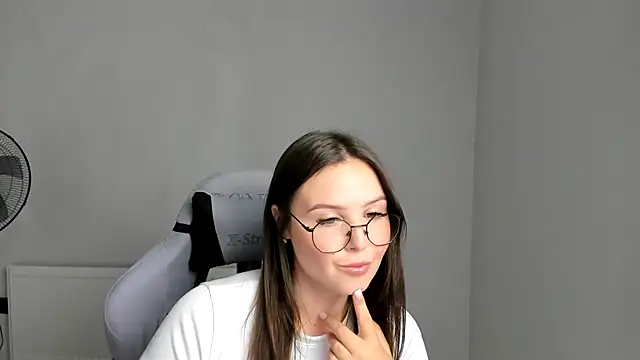 Regina_cute_ live