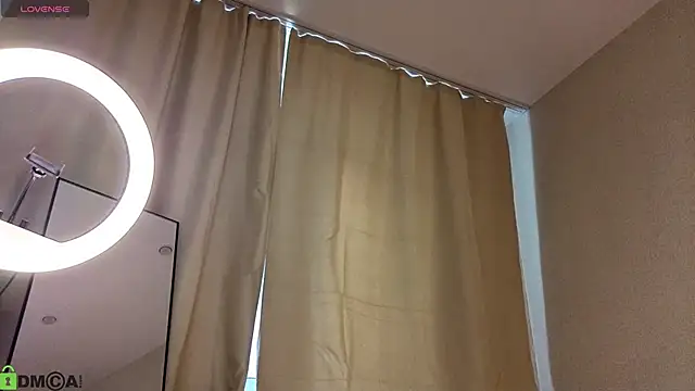 Vivien_Ross live