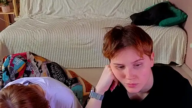 two_gerls_here live