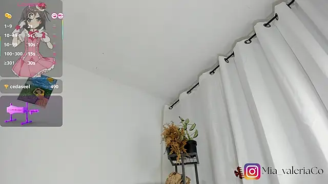 Mia-Valeria- live