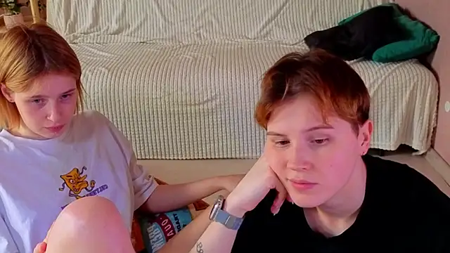 two_gerls_here live