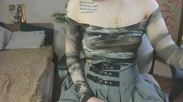 Lunar_Lily live