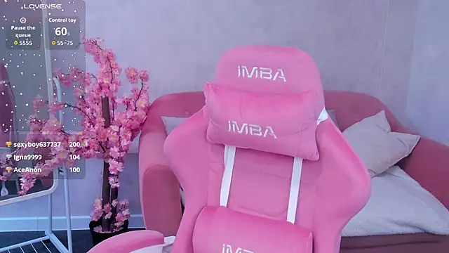 Miaa_Hill live