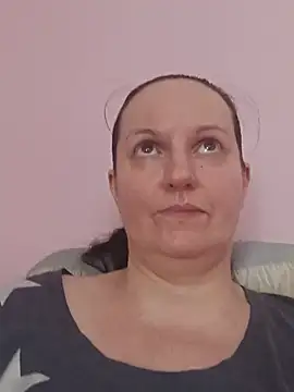 BustyLadyAlma live