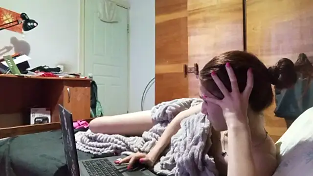 NickiKisinger live