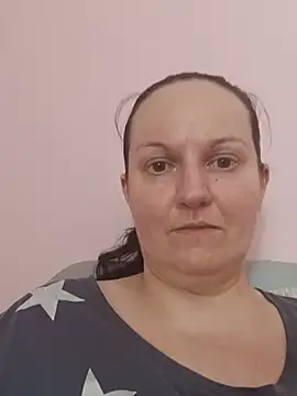 BustyLadyAlma live