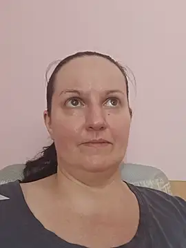 BustyLadyAlma live